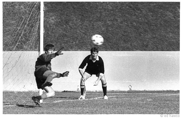 Eye (not) on the Ball